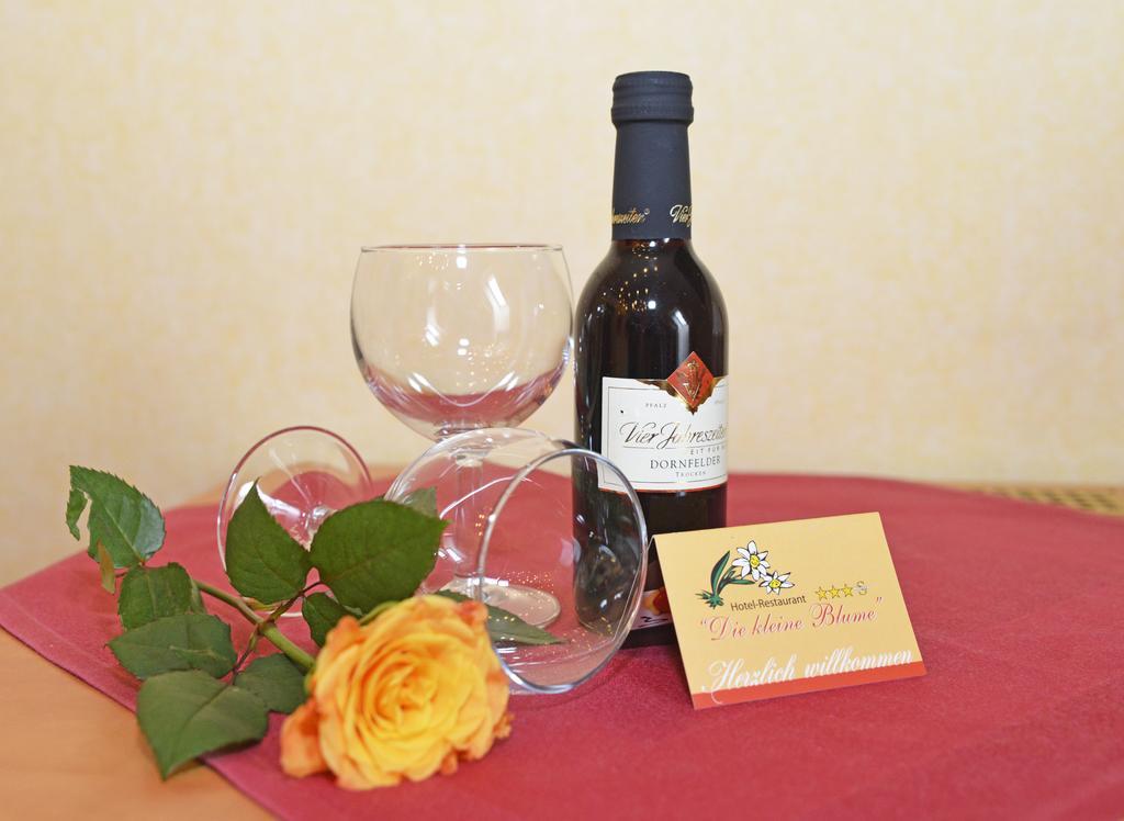 Hotel Die Kleine Blume Erfweiler Bagian luar foto